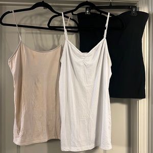 🎉3 for $10-Lot of 3 tops! 2 Tank Tops and 1 Strapless Top